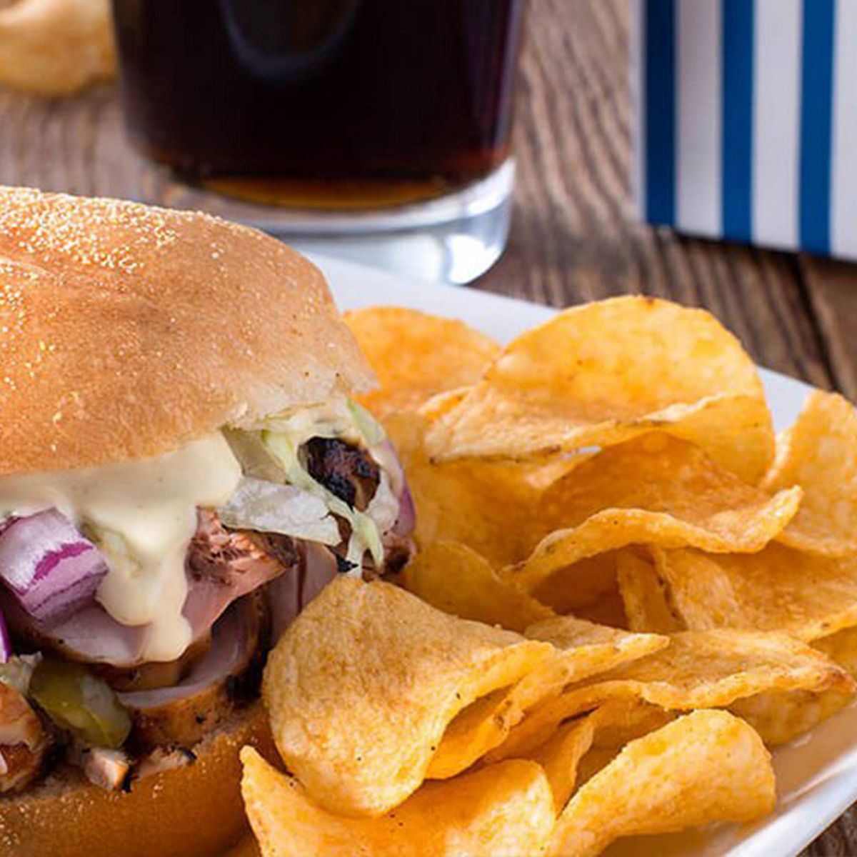 Lay's Papas Fritas Cocidas en Aceite Jalapeño Tamaño Fiesta - 14 oz - Imagen 4