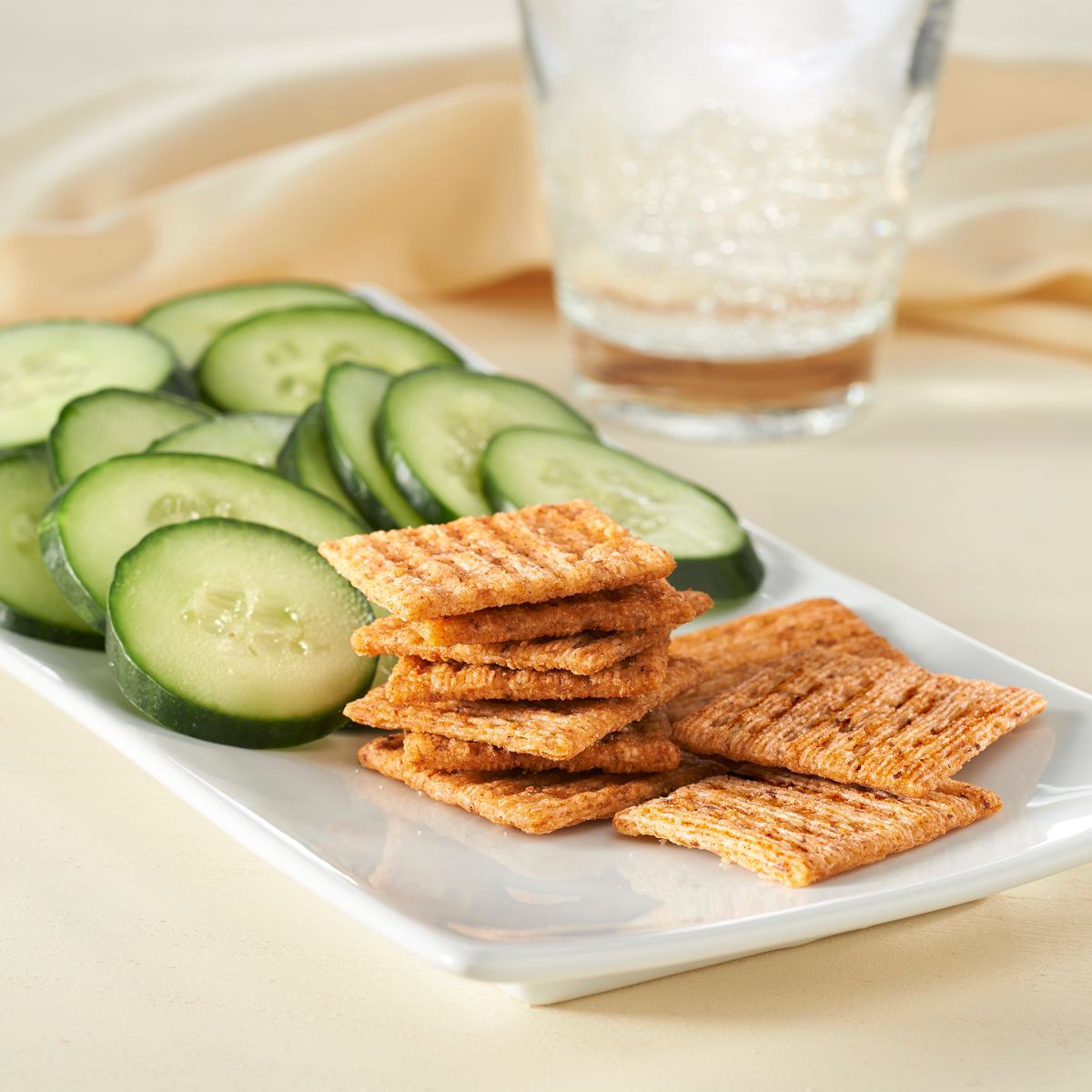 Triscuit Reducido en Grasa Galletas Integrales de Trigo para Lunch Vegano Tamaño Familiar - 11.5 oz - Imagen 6