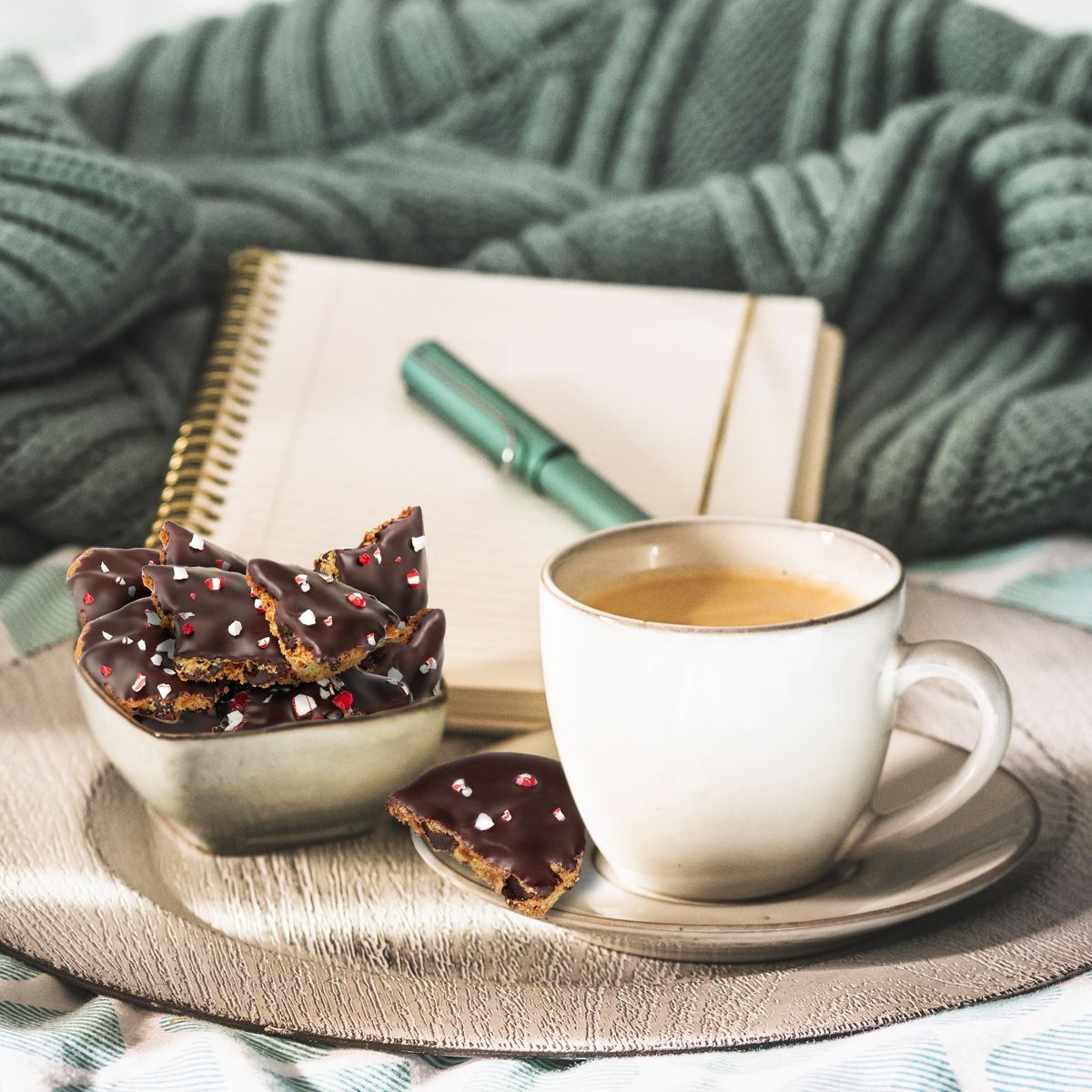 Tate's Bake Shop Corteza de Galleta Chocolate Oscuro con Menta - 4.6 oz - Imagen 10