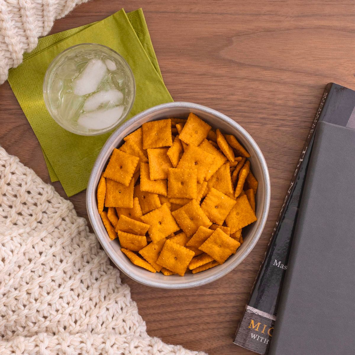 Annie's Galletas Saladas Horneadas Sabor Queso Cheddar - 7.5 oz - Imagen 3