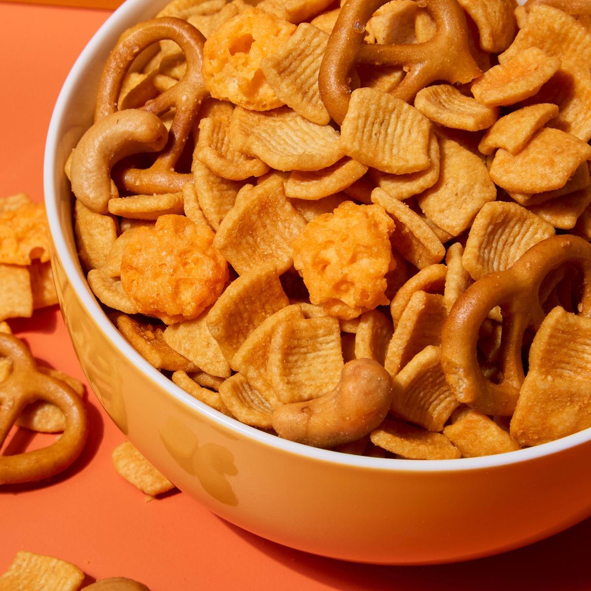 Catalina Crunch Snack Mix - Sabor Queso Cheddar - 1.85 oz - Imagen 4