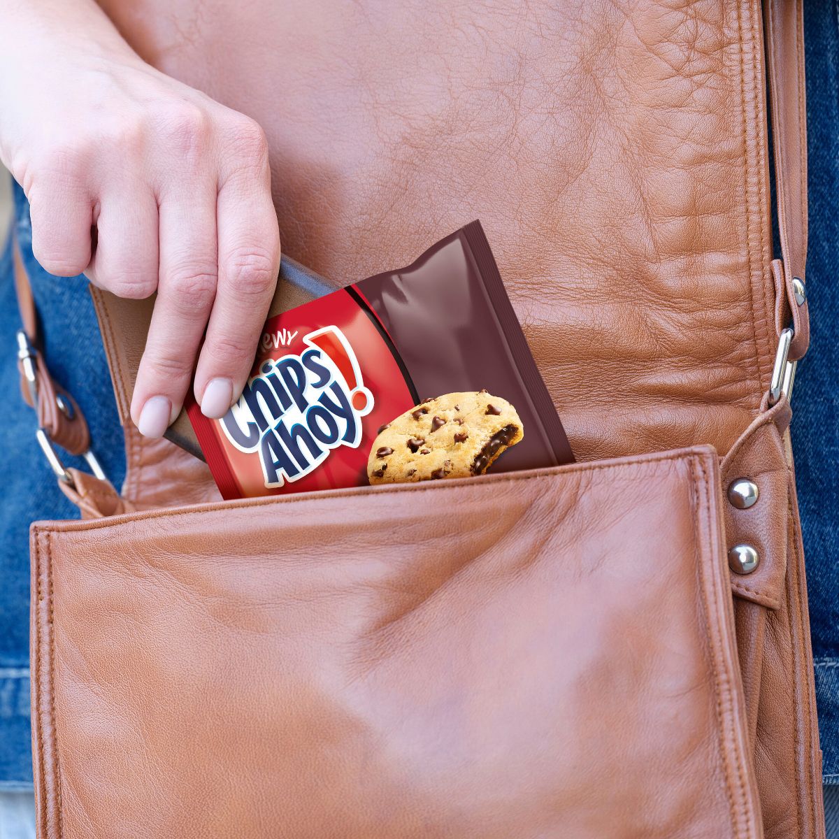 Paquete Variado de Galletas CHIPS AHOY!, Galletas con Chispas de Chocolate Originales, Galletas Suaves con Chispas de Chocolate y Tazas de Crema de Cacahuate Reese's y Galletas Suaves de Fudge 47.8 oz / 50 ct - Imagen 5
