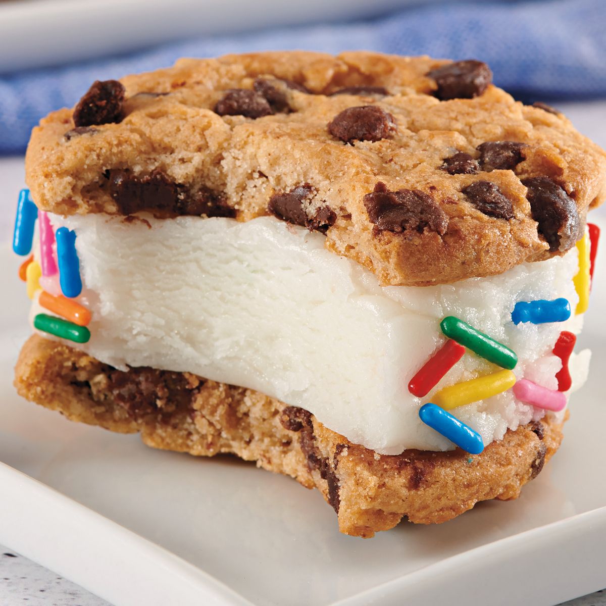 Paquete Variado de Galletas CHIPS AHOY!, Galletas con Chispas de Chocolate Originales, Galletas Suaves con Chispas de Chocolate y Tazas de Crema de Cacahuate Reese's y Galletas Suaves de Fudge 47.8 oz / 50 ct - Imagen 8