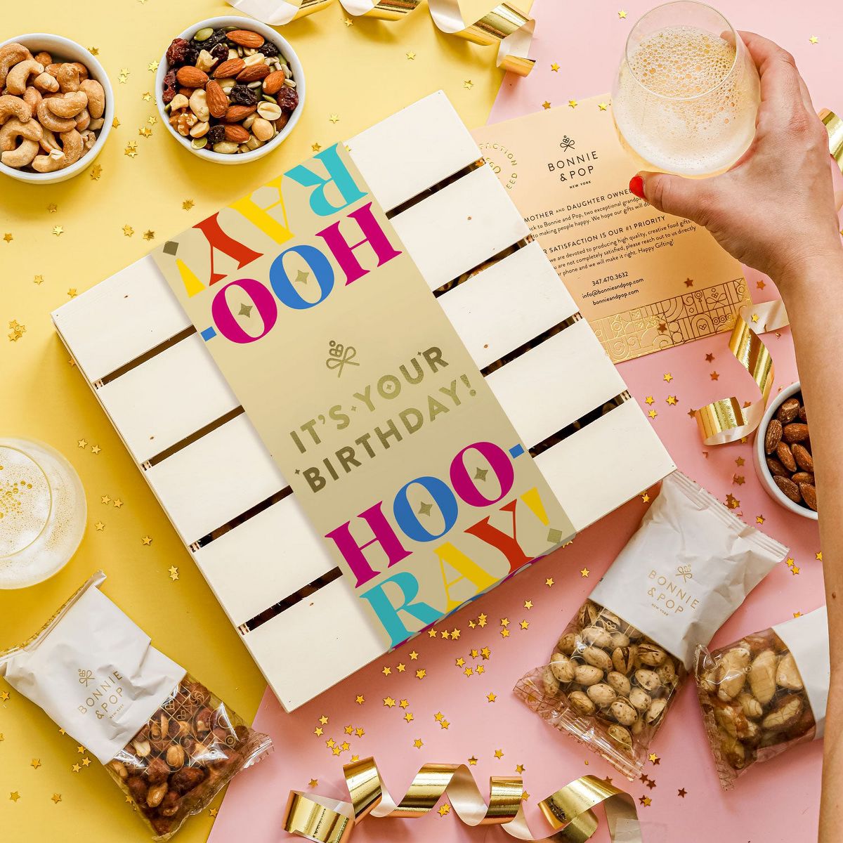 Bonnie and Pop - Canasta de Regalo de Cumpleaños en Caja de Madera Reutilizable - Opción de Regalo de Nueces Saludables - Imagen 3