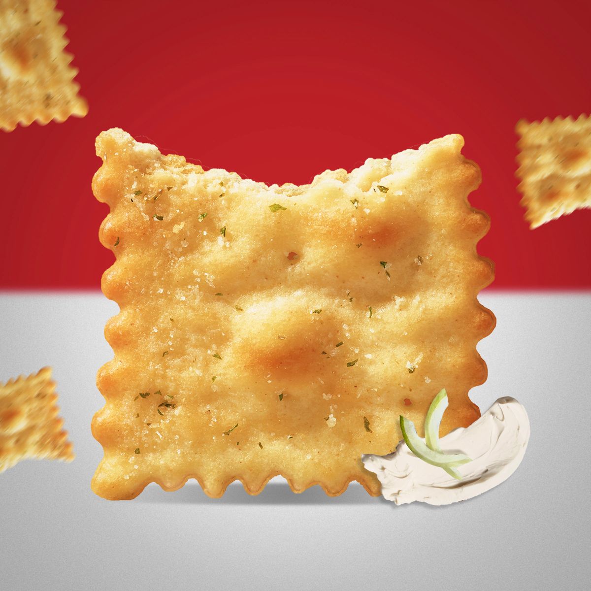 RITZ Toasted Chips Sour Cream and Onion Crackers Botanas para Fiesta - 8.1 oz - Imagen 4