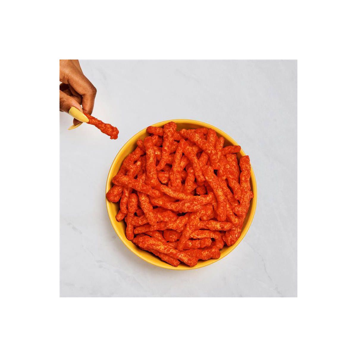 Frito-Lay Mix de Botanas y Papas Flamin' Hot - 18ct - Imagen 6